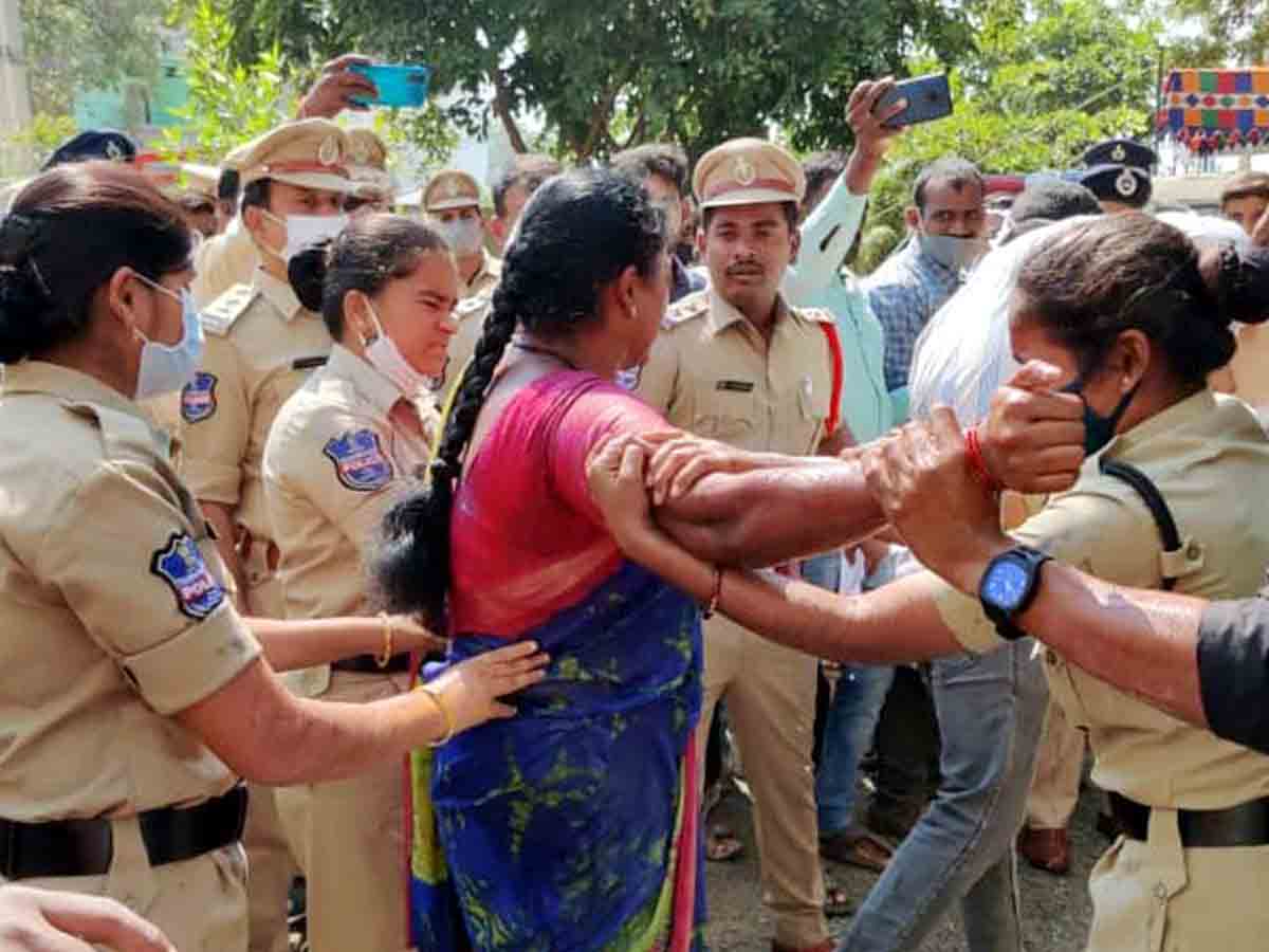 Tandur : మహిళ ఆత్మహత్యయత్నం