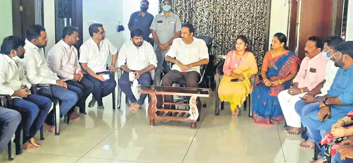 పార్టీ బలోపేతానికి కృషి చేయాలి