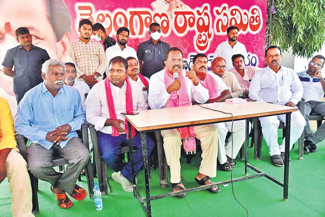 బీజేపీ, కాంగ్రెసోళ్లు సన్నాసులు