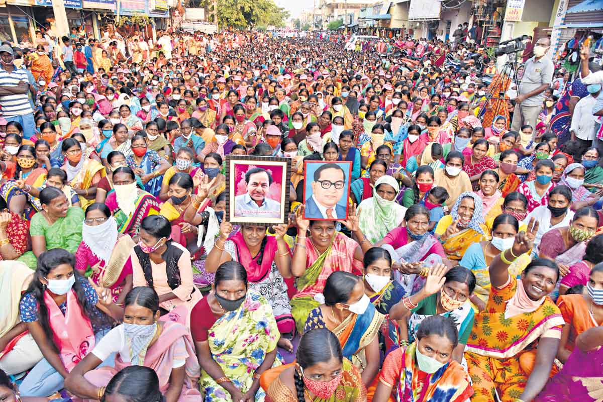 మొసలి కన్నీళ్లకు మోసపోతే గోస పడుతం