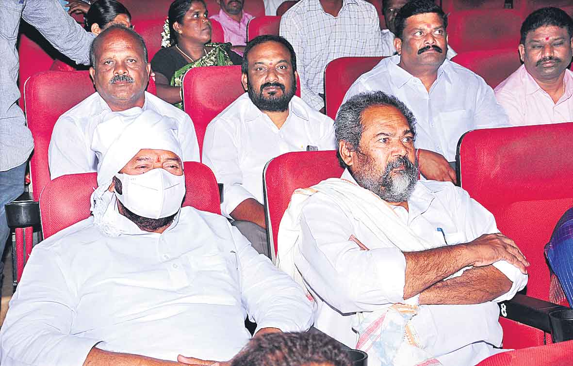 నల్ల చట్టాలు మాకొద్దు