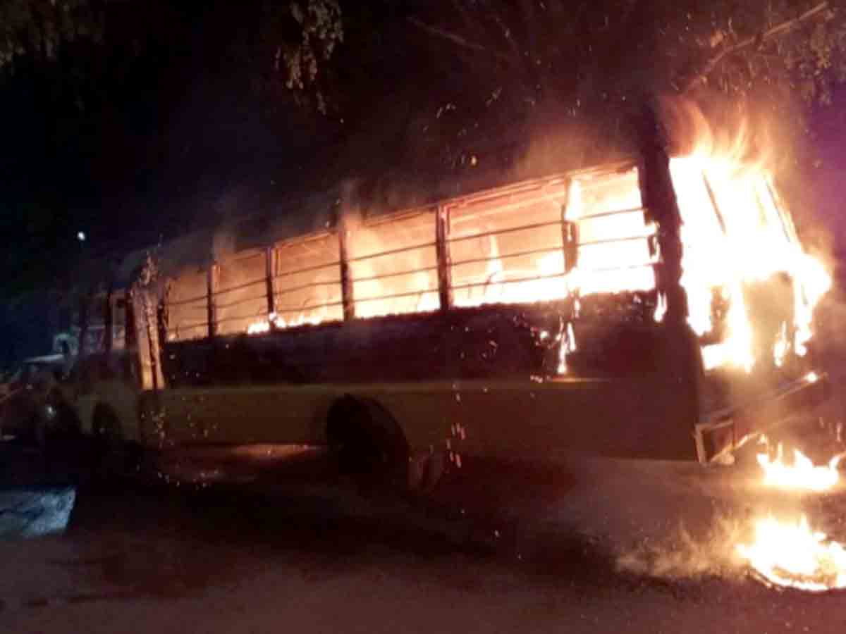 Vikarabad : ఆగి ఉన్న స్కూల్‌ బస్ దగ్ధం