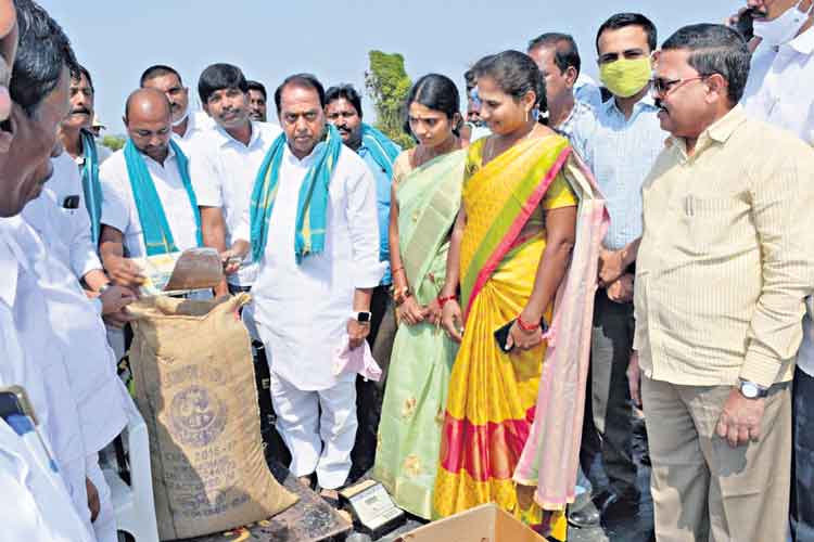 జోరుగా ధాన్యం కొనుగోళ్లు