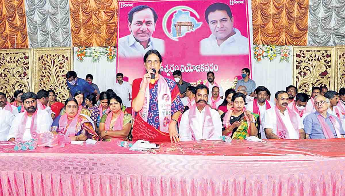 కేంద్ర ప్రభుత్వం పెత్తనం చెలాయిస్తున్నది