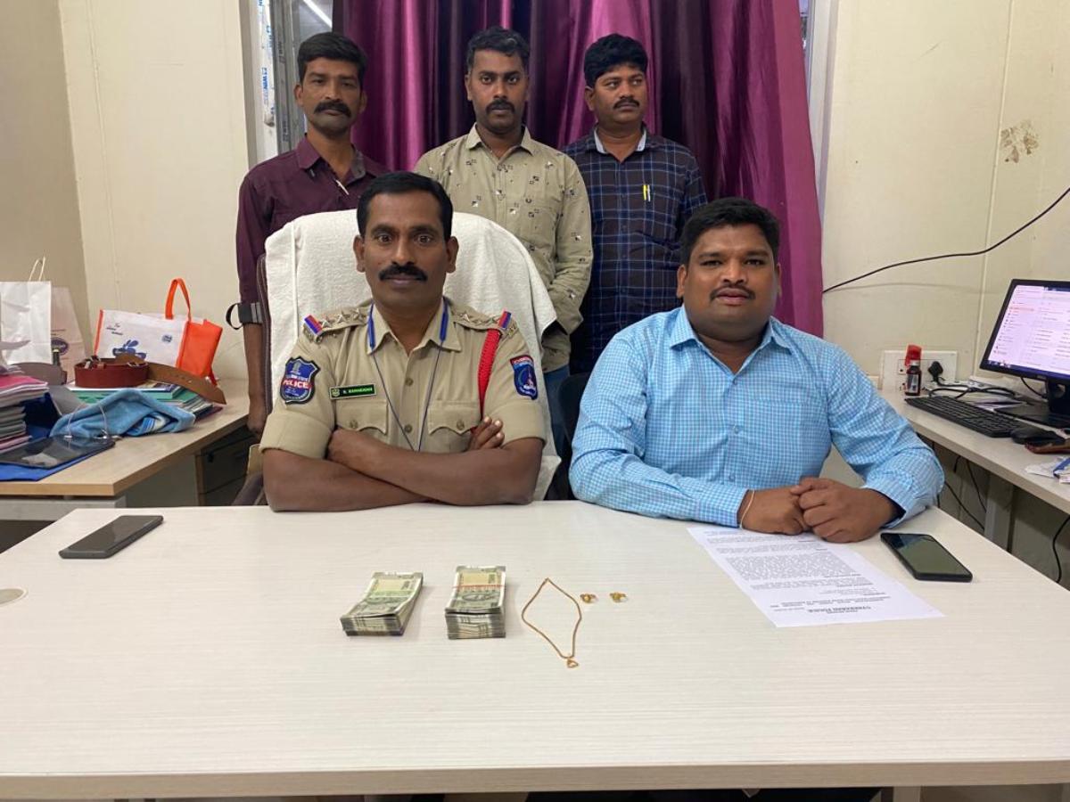 Theft | ఇంట్లో దొంగ‌లు ప‌డ్డారు…పోలీసుల విచార‌ణ‌లో తేలిందేంటంటే ..