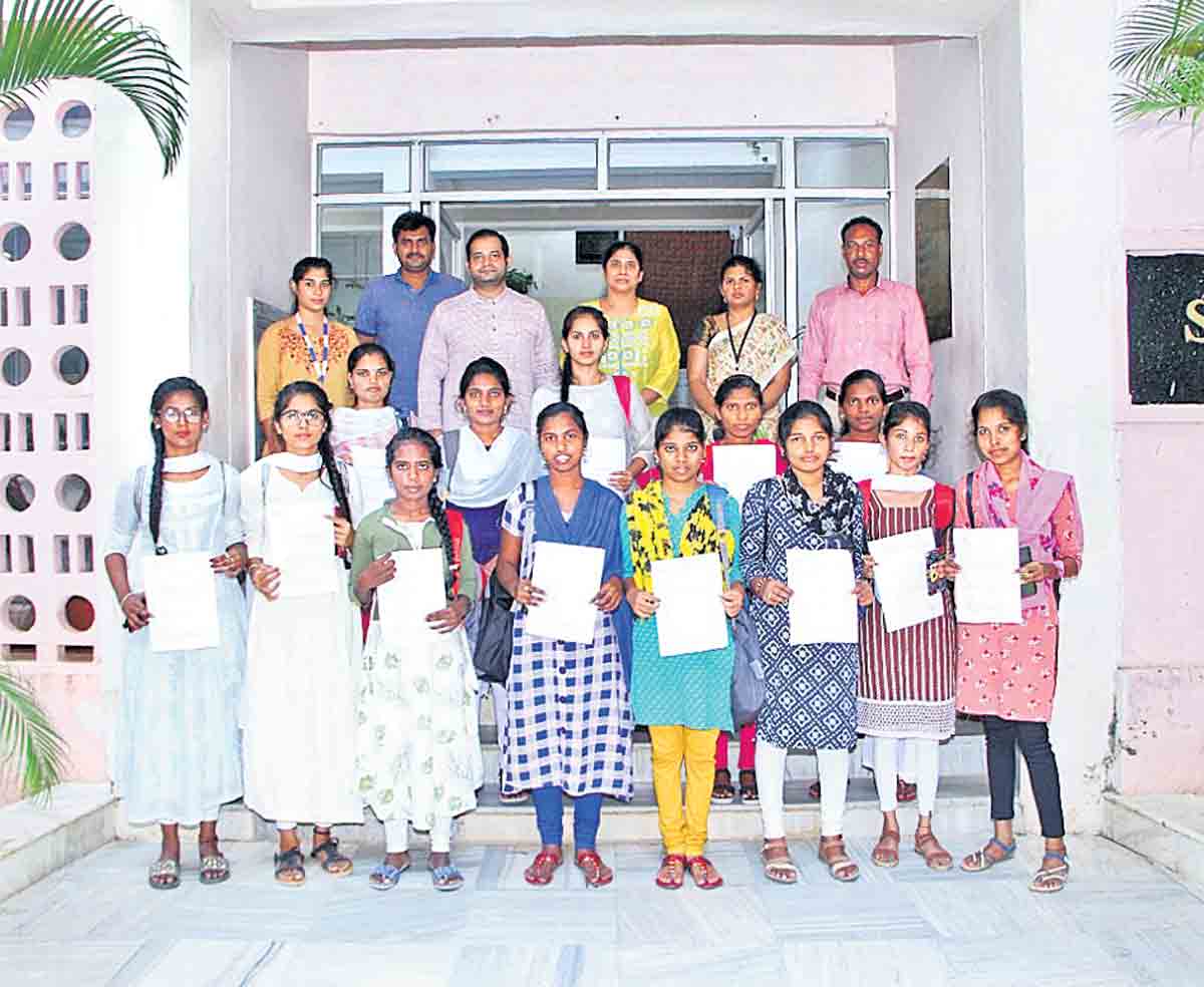 నిమ్స్‌మేలో మెగా జాబ్‌మేళాకు విశేష స్పందన