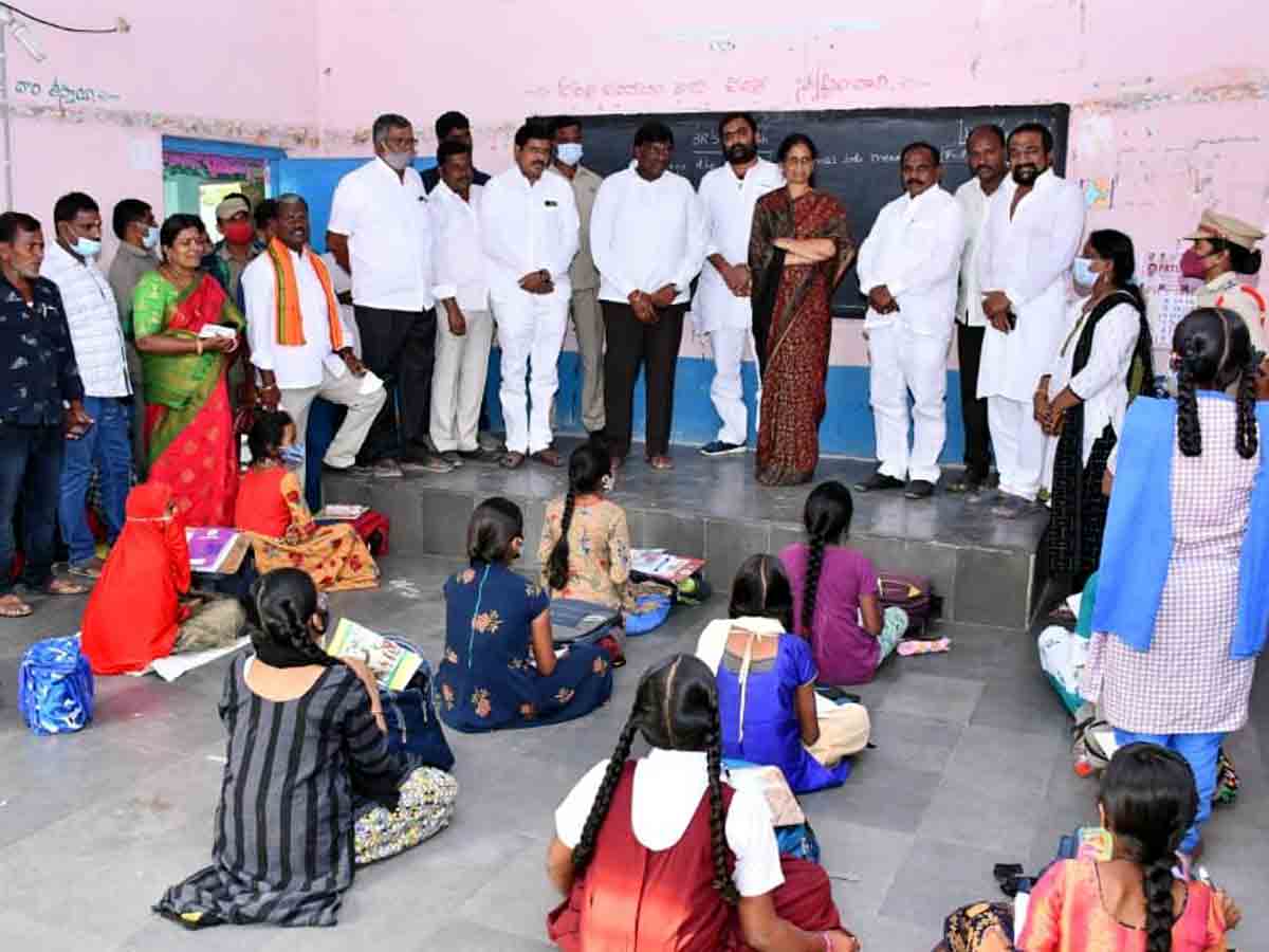 Vikarabad : బాలికల ఉన్నత పాఠశాలను సందర్శించిన మంత్రి సబితాఇంద్రారెడ్డి