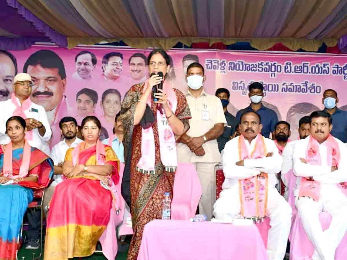Chevella : సంక్షేమ పథకాలకు ఆకర్షితులై పార్టీలో చేరికలు.. మంత్రి సబితా ఇంద్రారెడ్డి