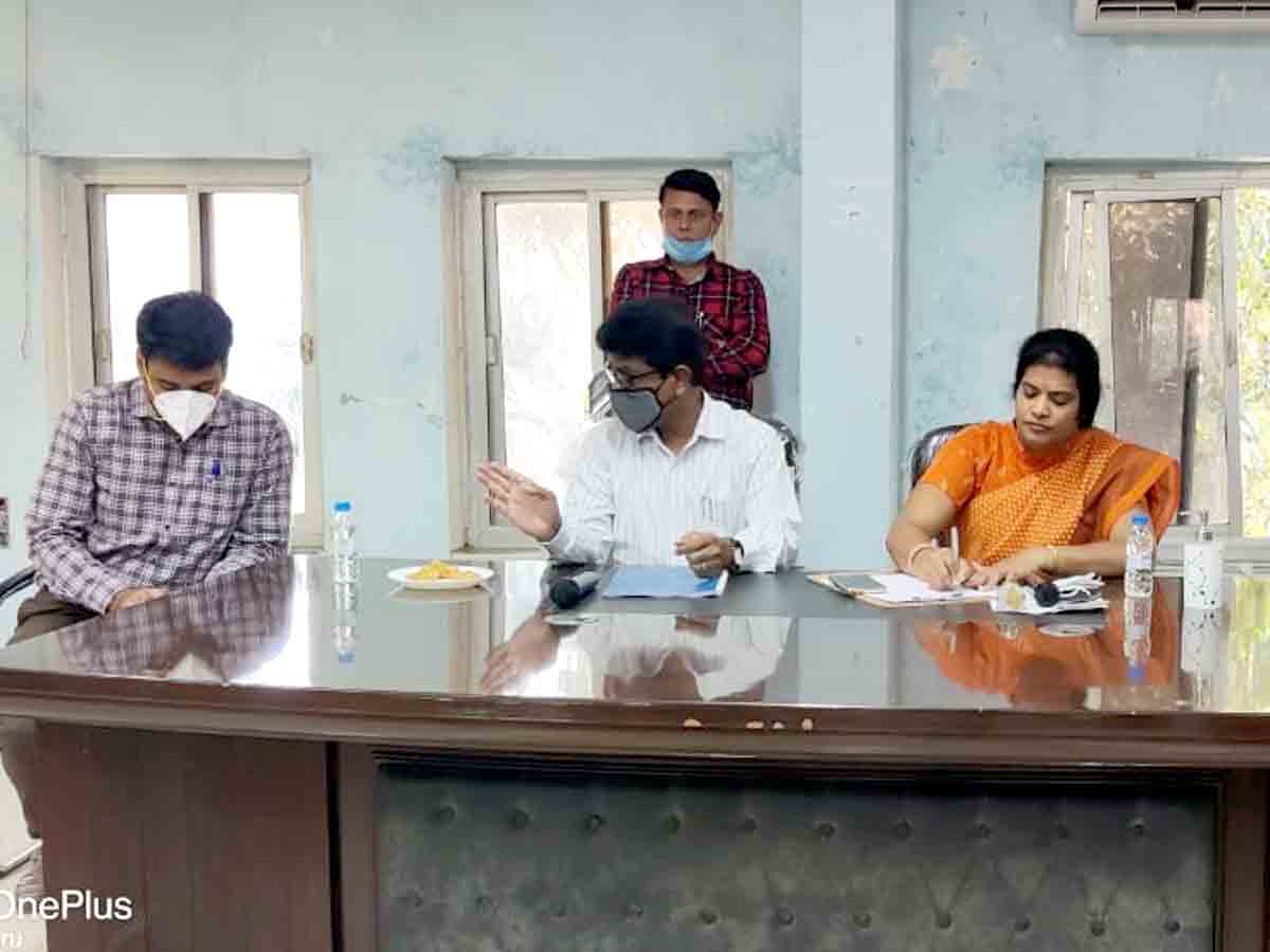 Vikarabad : కొవిడ్‌ వ్యాక్సినేషన్‌ 100శాతం పూర్తి చేయాలి.. జిల్లా అదనపు కలెక్టర్‌ చంద్రయ్య