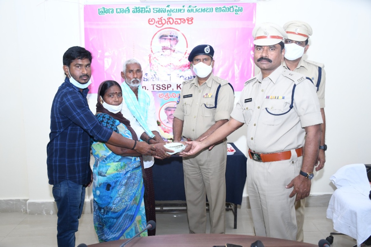 Kondapur battalion | వీరబాబు సేవలు చిరస్మరణీయం : కమాండెంట్‌ మురళీకృష్ణ