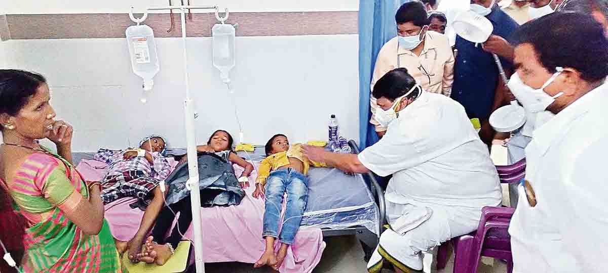 మధ్యాహ్న భోజనం వికటించి విద్యార్థులకు అస్వస్థత