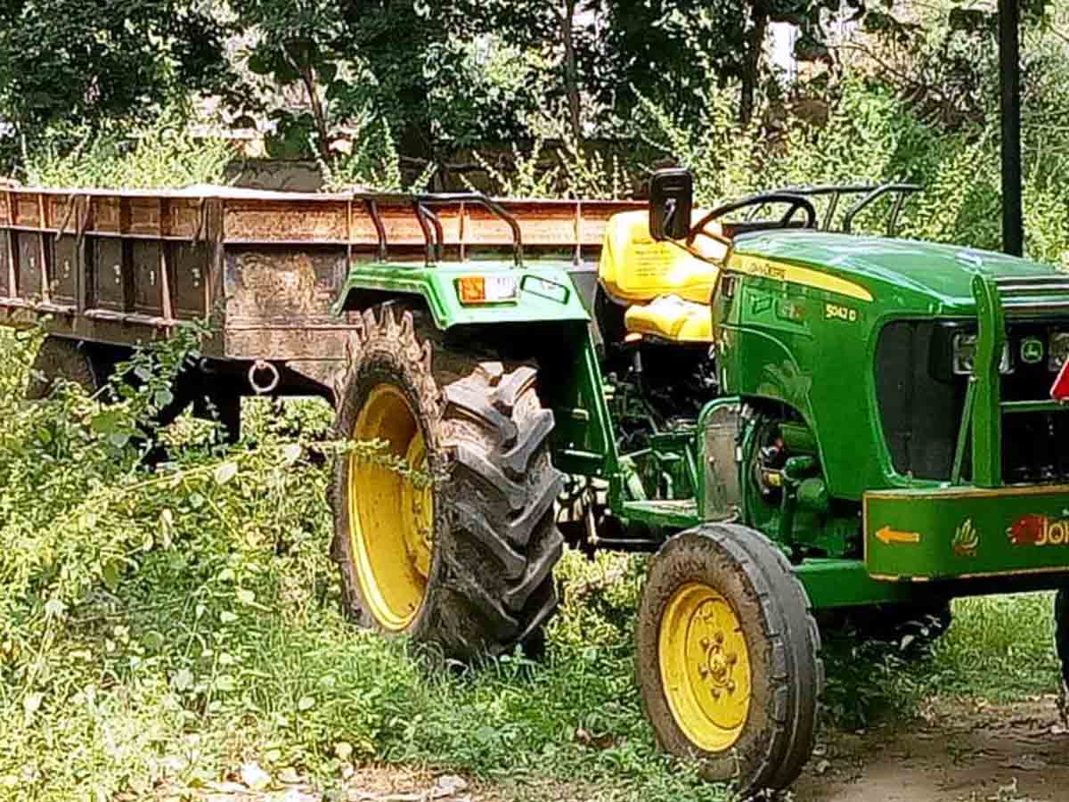 Tandur : తాండూరులో ఇసుక ట్రాక్టర్‌ సీజ్‌..