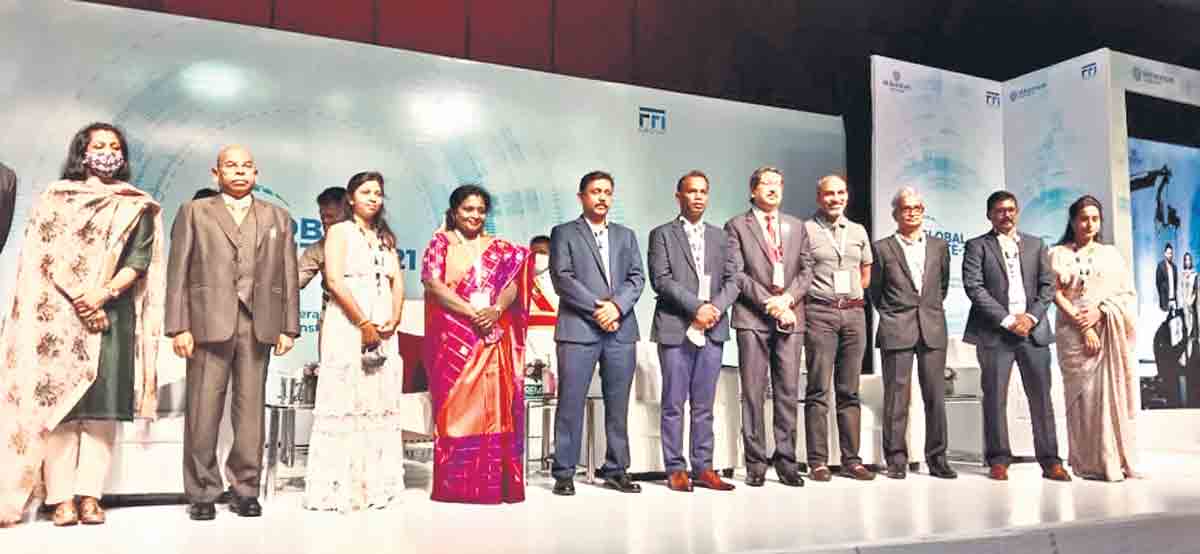 ఇంటర్నెట్‌తో విస్తృతమైన సేవలు