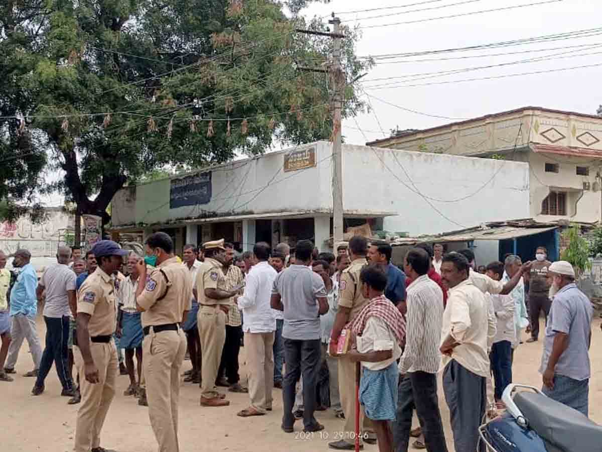 Rangareddy : న్యాయం చేయాలని ఆత్మహత్యాయత్నం..