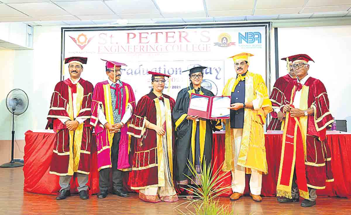 అవకాశాలను అంది పుచ్చుకోవాలి