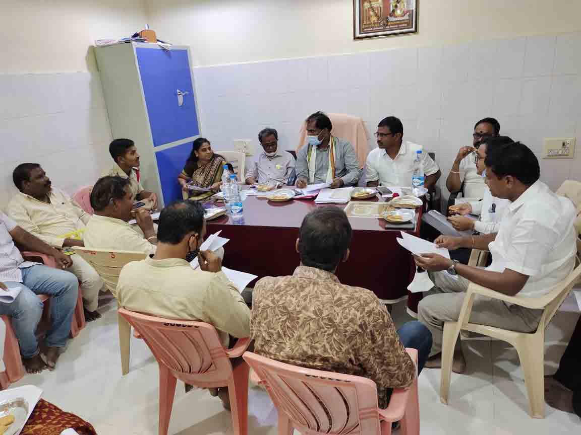 Alampur: భక్తులకు ఎటువంటి అసౌకర్యాలుండోద్దు: ఆర్డీవో రాములు