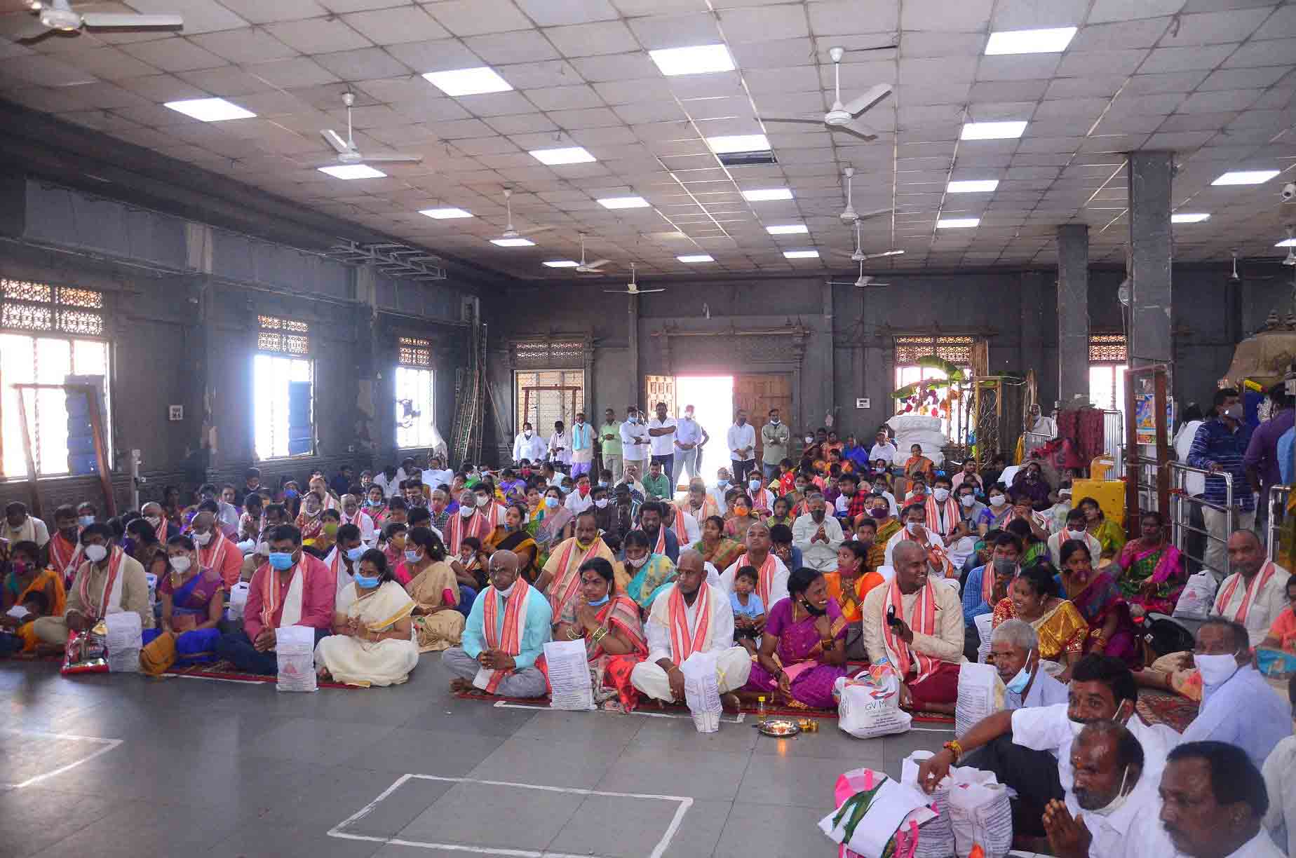 Yadadri: యాదాద్రిలో భక్తుల సందడి