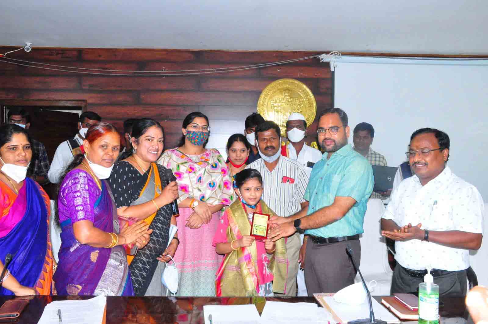 బాలికలు అన్ని రంగాల్లో రాణించాలి..జిల్లా కలెక్టర్‌ కే.శశాంక