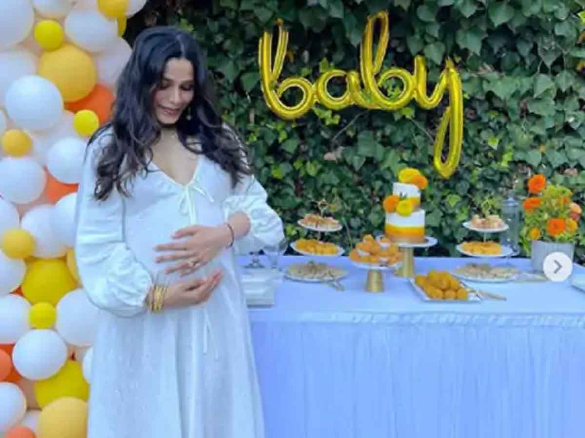 Freida Pinto : బేబీ షవర్‌ ఫంక్షన్‌ జరుపుకున్న ఫ్రీదా పింటో