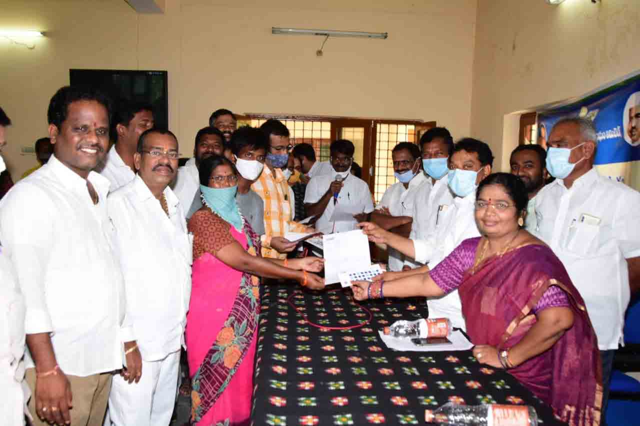 సంక్షేమ పథకాలను సద్వినియోగం చేసుకోవాలి: ఎమ్మెల్యే శేఖర్‌రెడ్డి