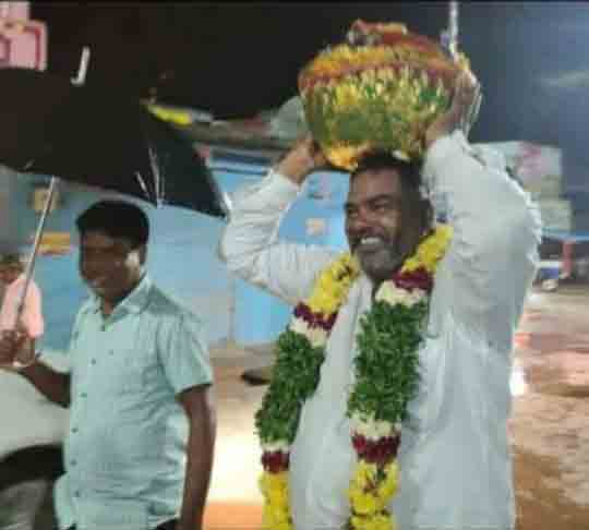 దుర్గామాత లడ్డును దక్కించుకున్న మైనార్టీ సోదరుడు