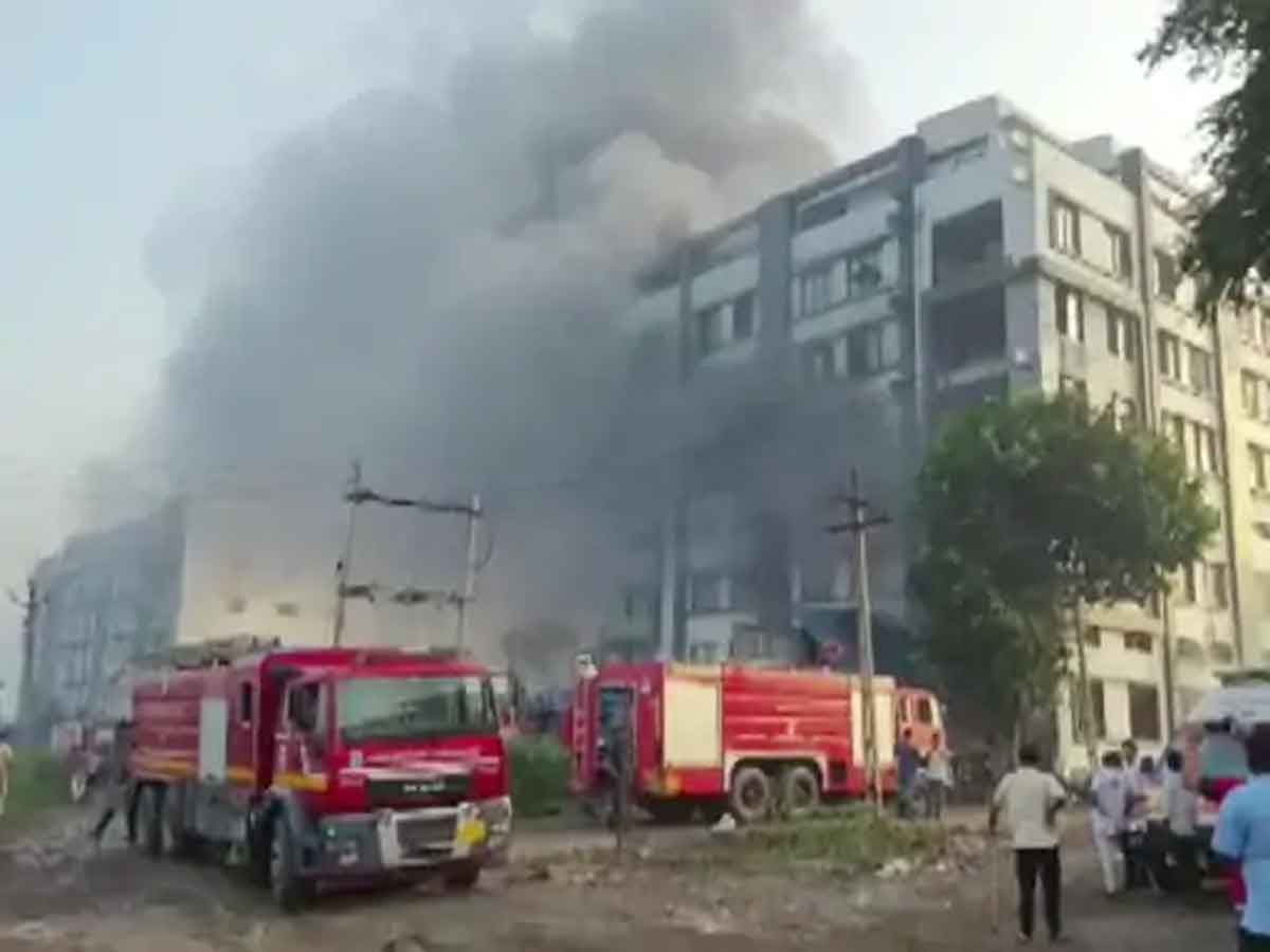 Surat : సూరత్‌ ప్యాకేజింగ్‌ ఫ్యాక్టరీలో అగ్నిప్రమాదం, ఇద్దరు మృతి