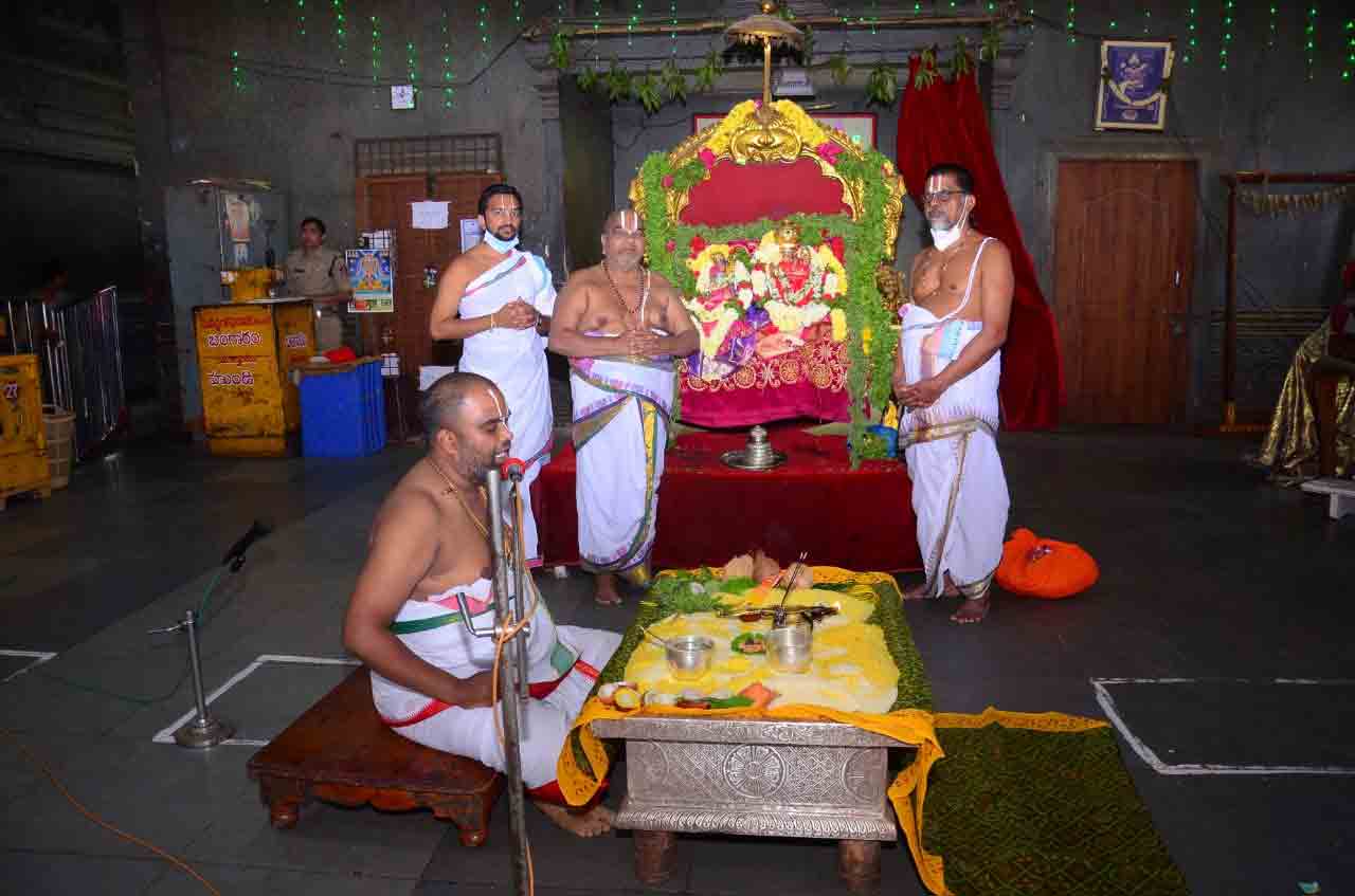 Yadadri: యాదాద్రీశుడికి విశేష పూజలు