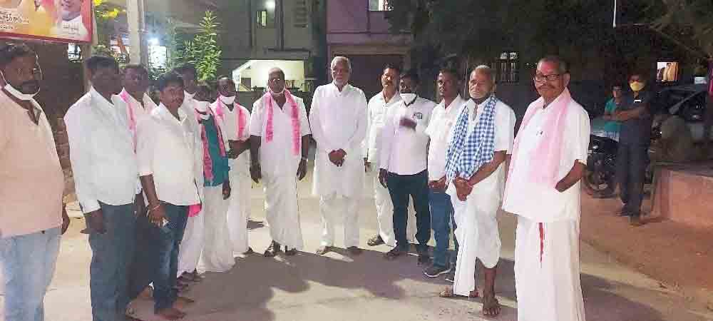 ప్రభుత్వ పనితీరుకు ఆకర్శితులై టీఆర్‌ఎస్‌లో చేరికలు.. ఎమ్మెల్యే దివాకర్‌ రావు