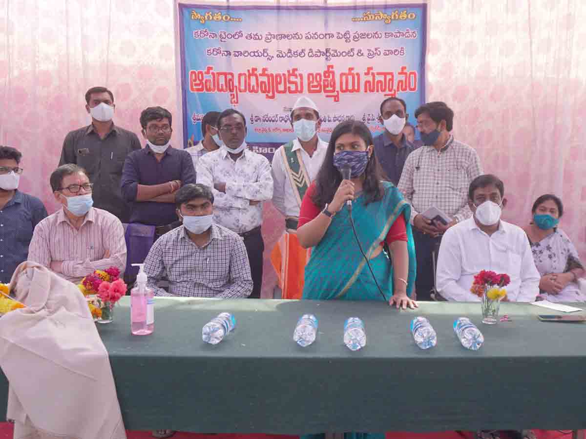 అందరి సహకారంతోనే వ్యాక్సినేషన్‌ వంద శాతం పూర్తి .. జిల్లా కలెక్టర్‌ సిక్తా పట్నాయక్‌