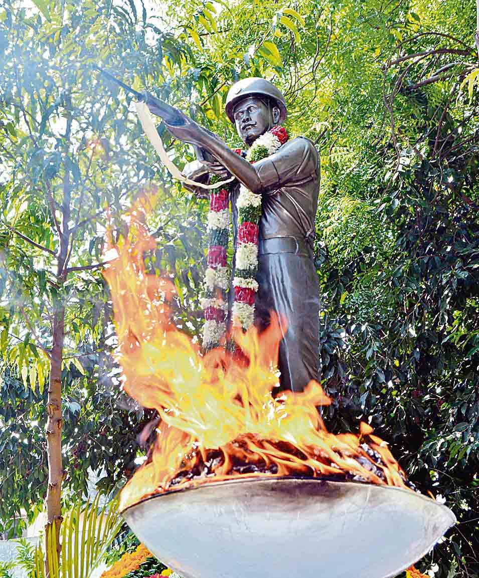 పోలీసు అమరు ల త్యాగాలు మరువలేనివి..