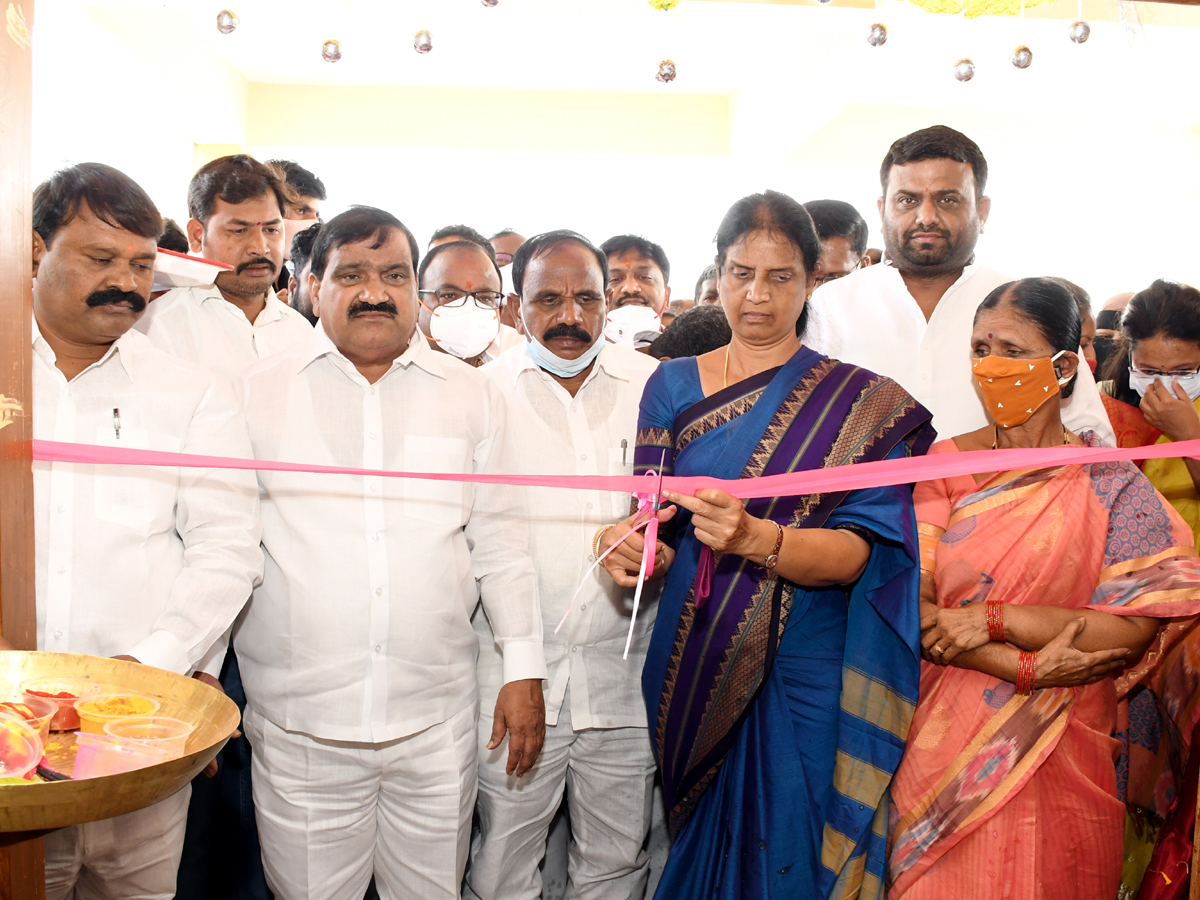 Vikarabad : కార్పొరేట్‌ స్థాయిలో ప్రభుత్వ విద్య, వైద్యం