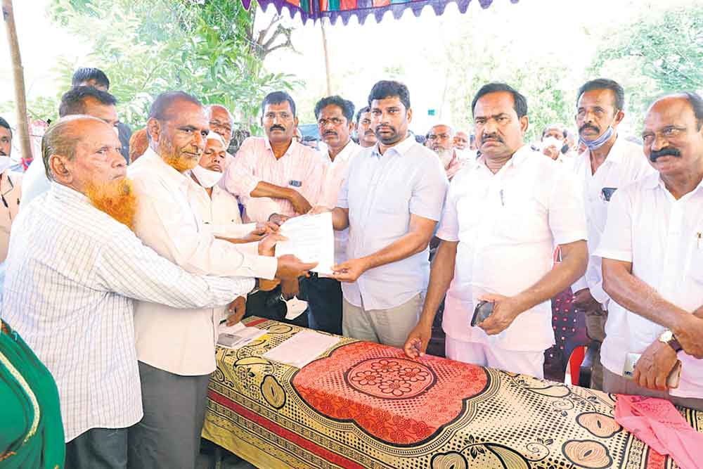 అన్ని వర్గాల అభ్యున్నతికే పథకాలు