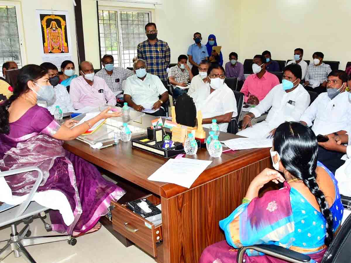 Vikarabad : అభివృద్ధి పనుల్లో జాప్యం తగదు.. ఆసుపత్రుల్లో సేవలు మెరుగుపడాలి