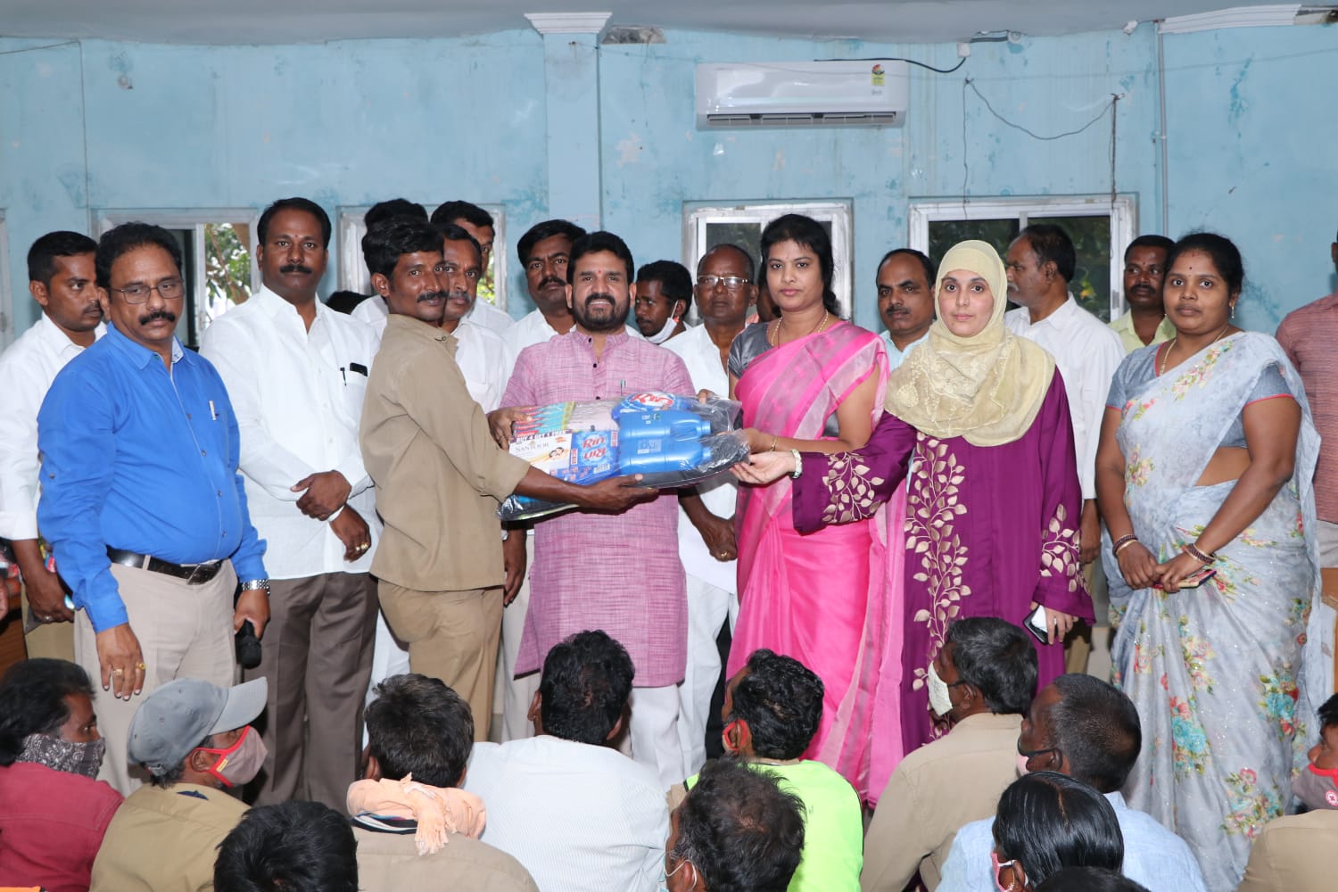 Vikarabad : శానిటేషన్‌ సిబ్బంది సేవలను ప్రతి ఒక్కరూ గుర్తించాలి.. ఎమ్మెల్యే డాక్టర్‌ మెతుకు ఆనంద్‌