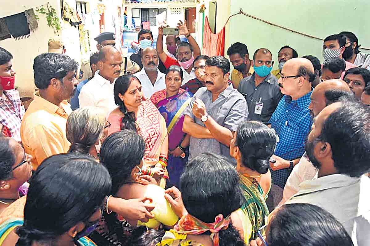 బస్తీవాసుల సమస్యలు పరిష్కరిస్తా