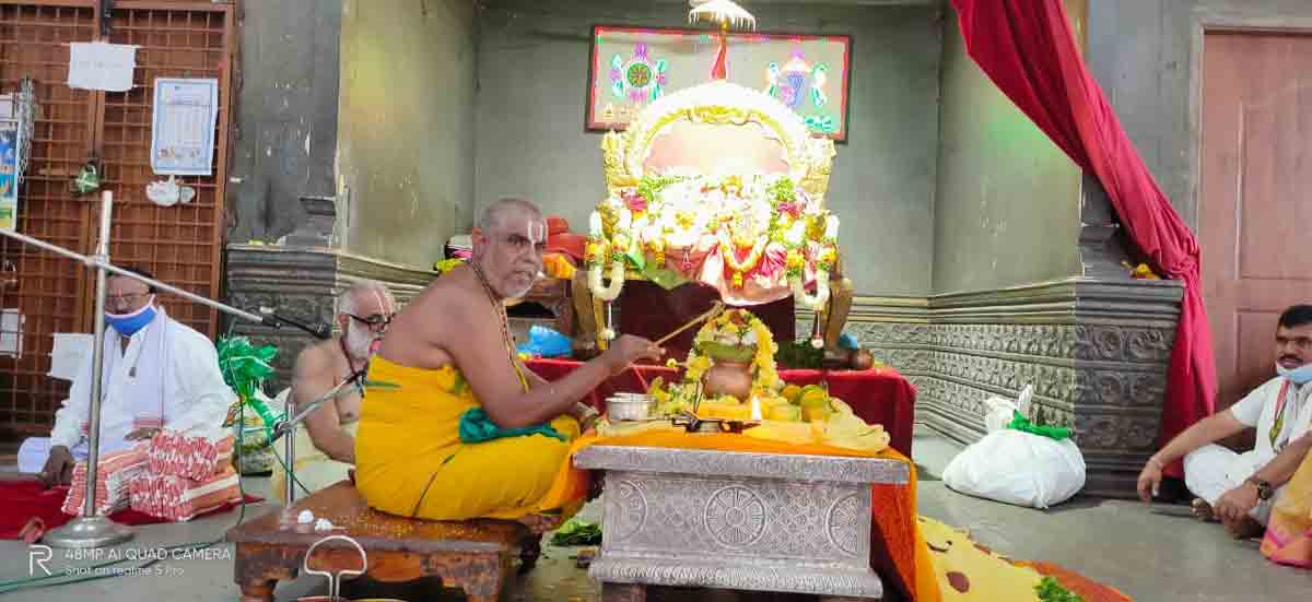 యాదాద్రిలో శాస్ర్తోక్తంగా నిత్యారాధనలు