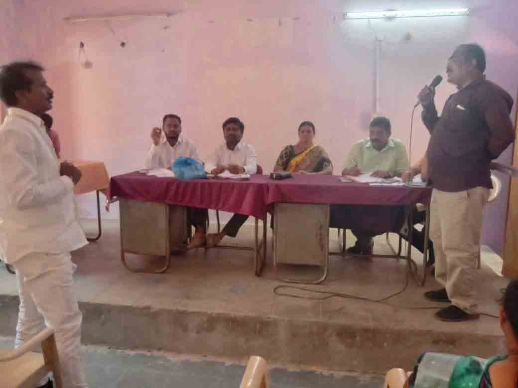 అధికారుల తీరుపై ప్రజాప్రతినిధుల ఆగ్రహం