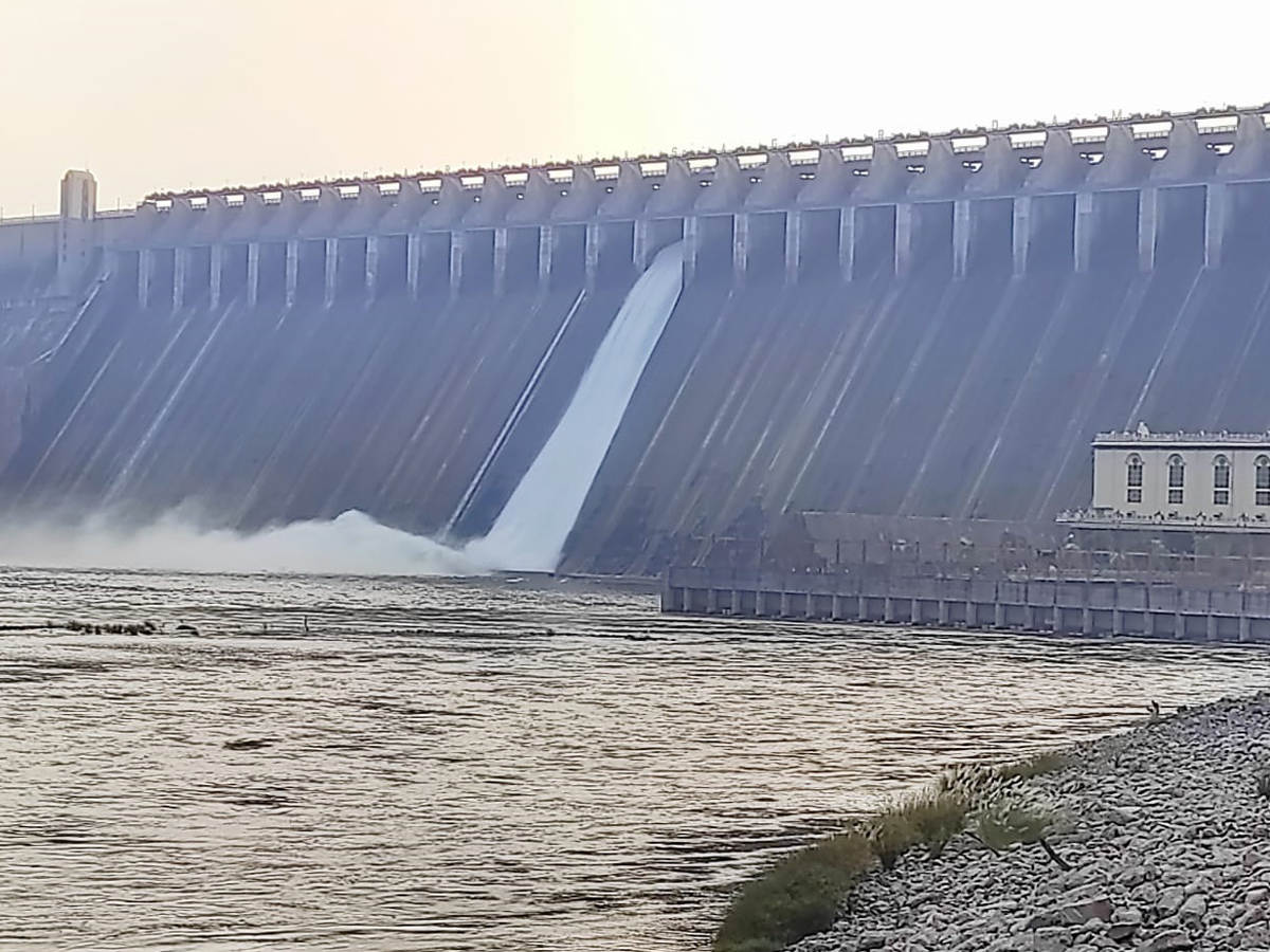 Nagarjunasagar: ఒక్క గేటు ద్వారా నీటి విడుదల