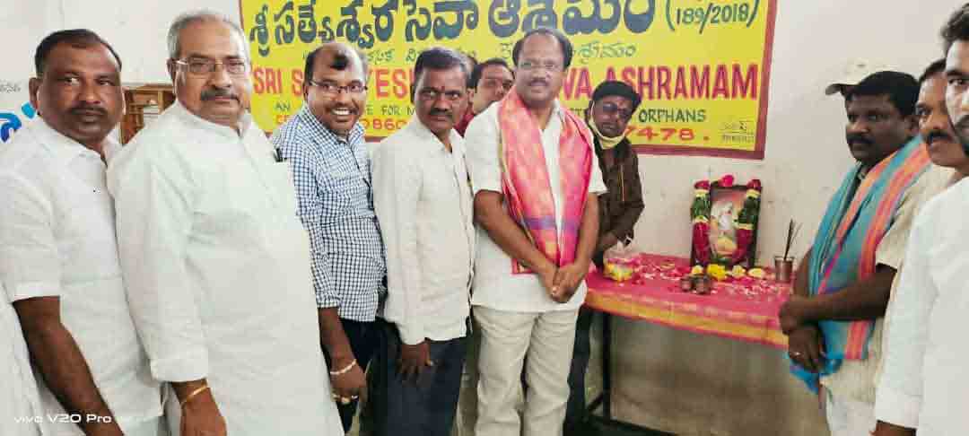 వాల్మీకిని ఆదర్శంగా తీసుకోవాలి