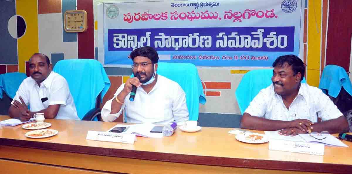 వాడీవేడిగా మున్సిపల్‌ సమావేశం