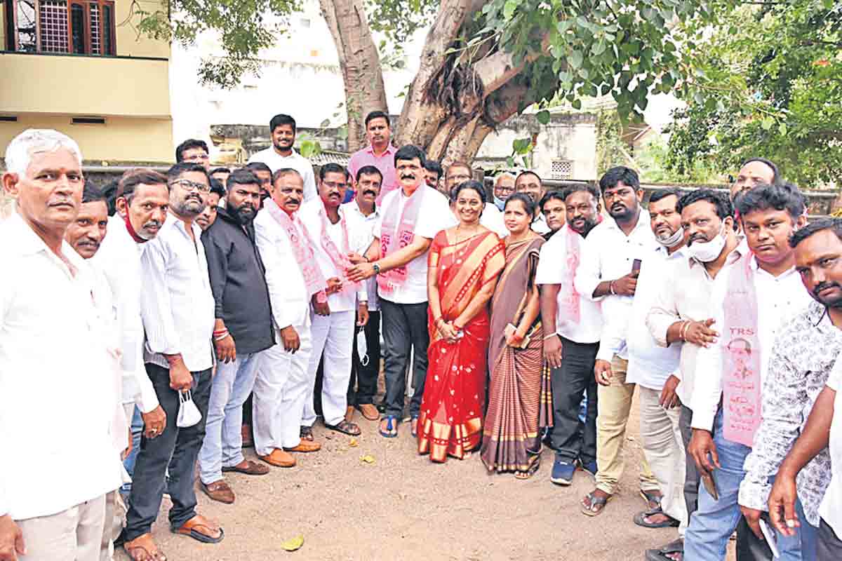 అభివృద్ధికి ఆకర్షితులై.. పార్టీలో చేరిక