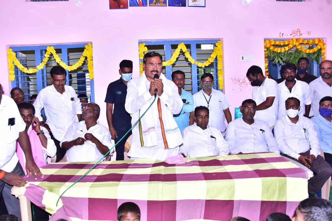 Wanaparthy: సుగంధ ద్రవ్యాల పంటల సాగుపై దృష్టి సారించాలి: మంత్రి నిరంజన్‌రెడ్డి