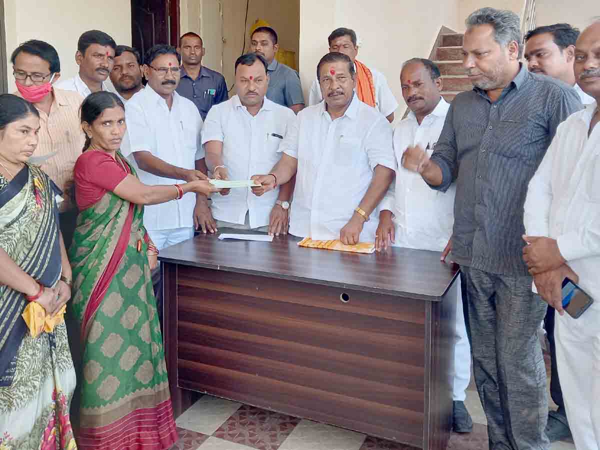 పేదింటి ఆడపిల్లల పెళ్లిండ్లకు సర్కారు భరోసా ..బోథ్‌ ఎమ్మెల్యే బాపురావు