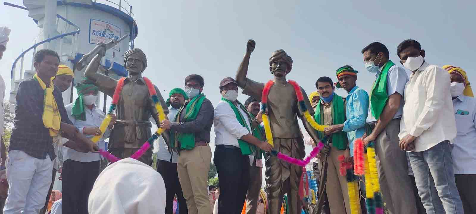 పోరాటాల యోధులను స్మరించుకోవాలి..      కలెక్టర్ రాల్రాజ్, ఎమ్మెల్యే ఆత్రం సక్కు