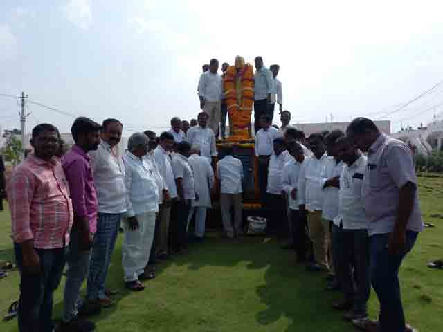 కార్మికుల సమస్యలు పరిష్కరిస్తాం