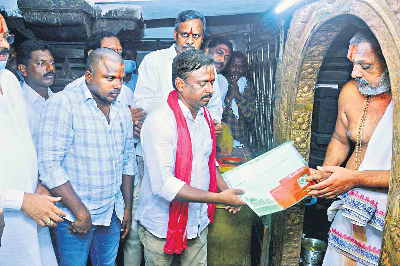 ఒక్క అవకాశం ఇవ్వండి 5 వేల ఇండ్లు కట్టిస్తా