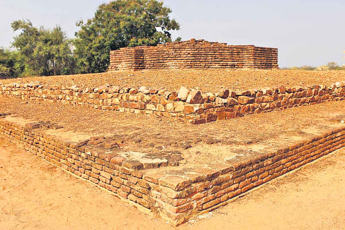 బయ్యారం శాసనం వేయించింది ఎవరు?