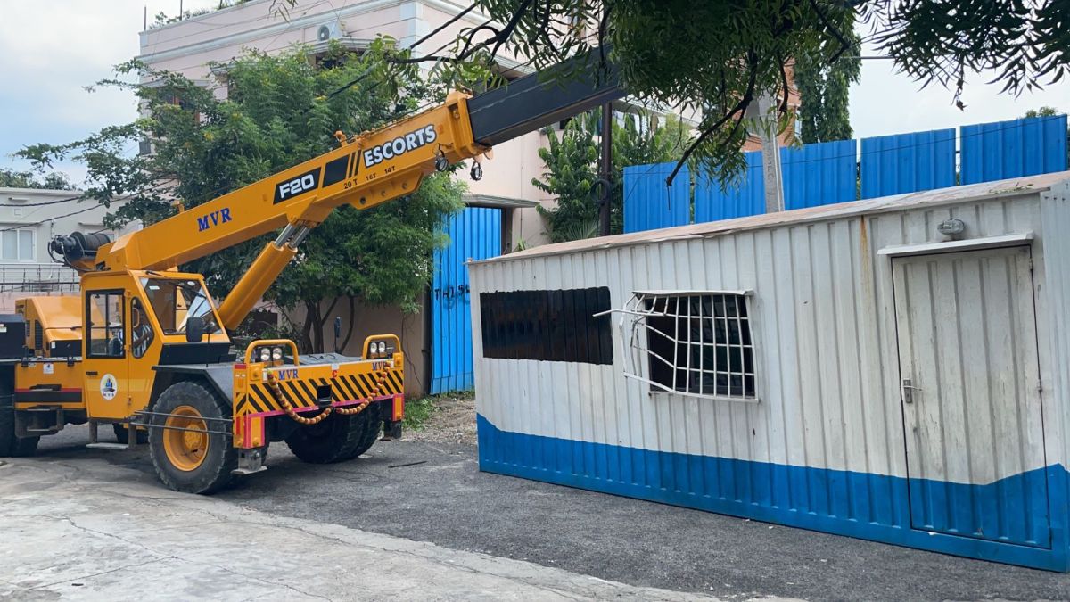 Land occupation | కబ్జాకు ఉపయోగించిన భారీ కంటెయినర్‌ సీజ్‌