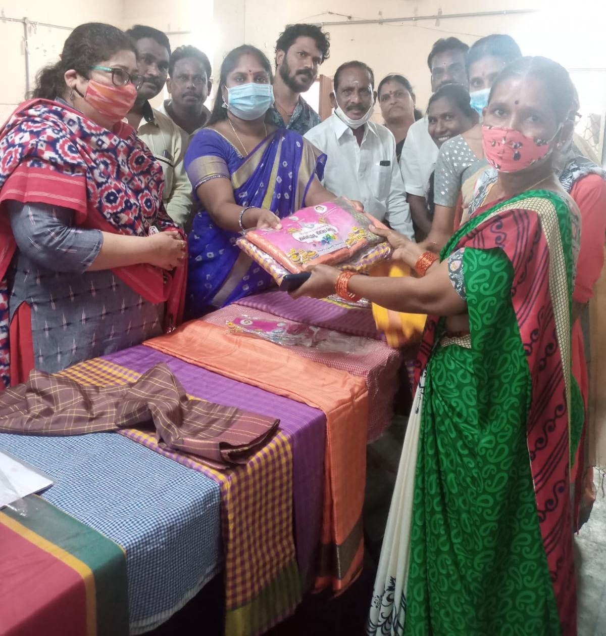 Bathukamma | మహిళల అభిరుచికి అనుగుణంగా చీరెలు : రాష్ట్ర చేనేత, జౌళి శాఖ కమిషనర్‌ శైలజా రామయ్యర్‌