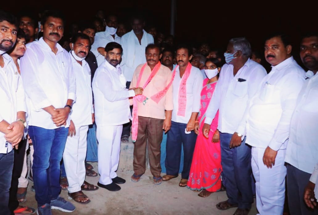 Atmakur.S: మంత్రి సమక్షంలో టీఆర్‌ఎస్‌లో చేరిక